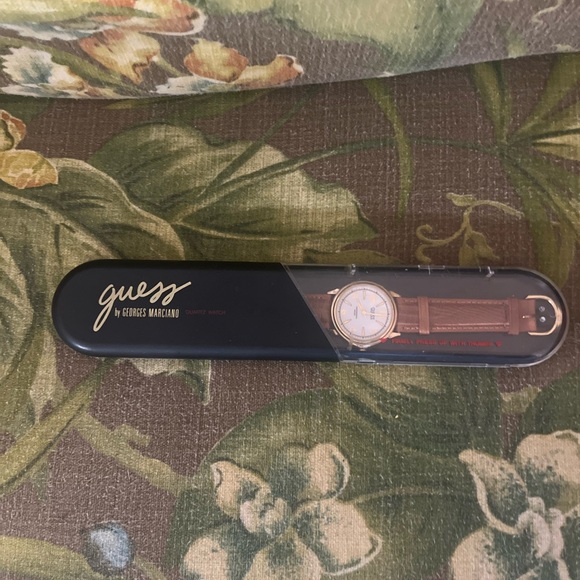 Vintage Guess Brown Leather Strap Timepiece 1991 - Picture 2 of 3